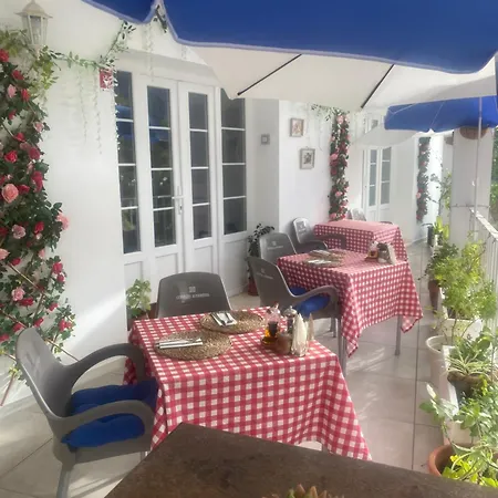 Hotel cápsula El Nido Del Chorro *
