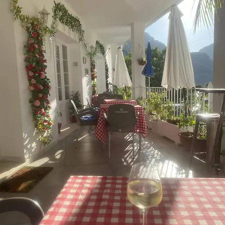 El Nido Del Chorro Hotel cápsula *