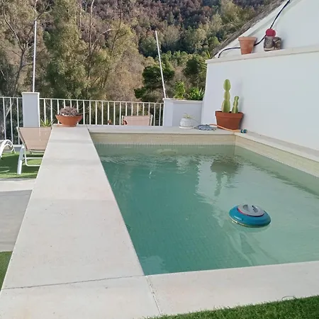Hotel cápsula El Nido Del Chorro *